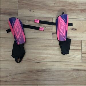 Umbro Ceramica  Pink and Black Shin Guards
